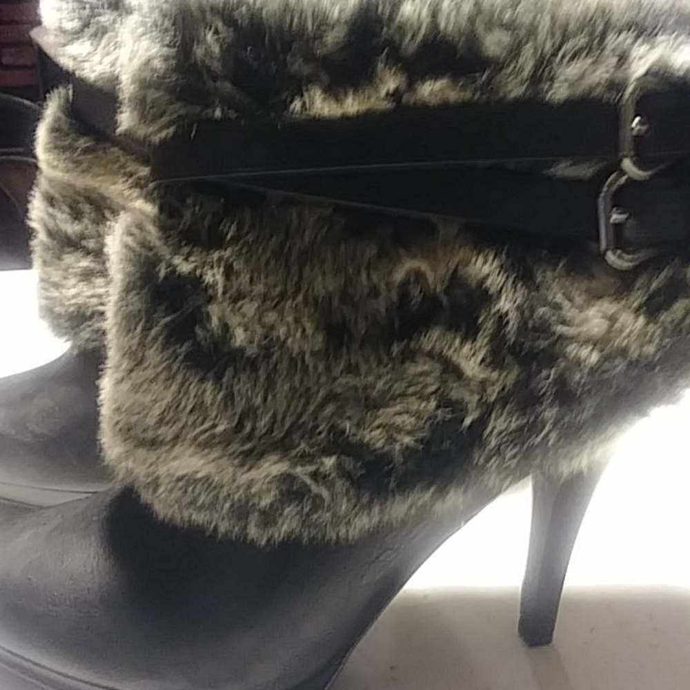 Boots - Picture 3 of 3